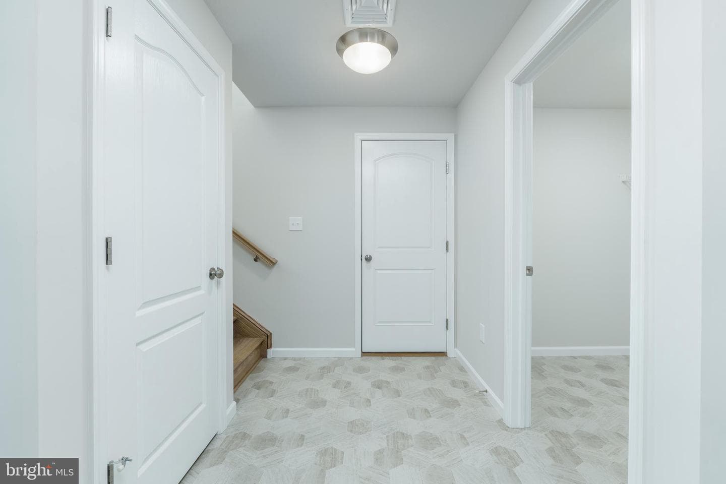 12 Cheltenham Lane photo 36