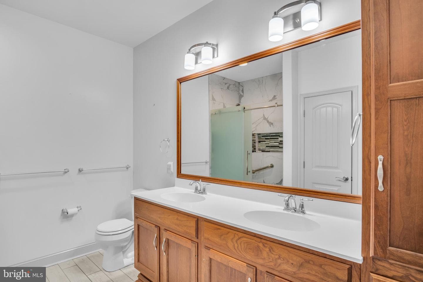 6235 Thornhill Lane photo 20