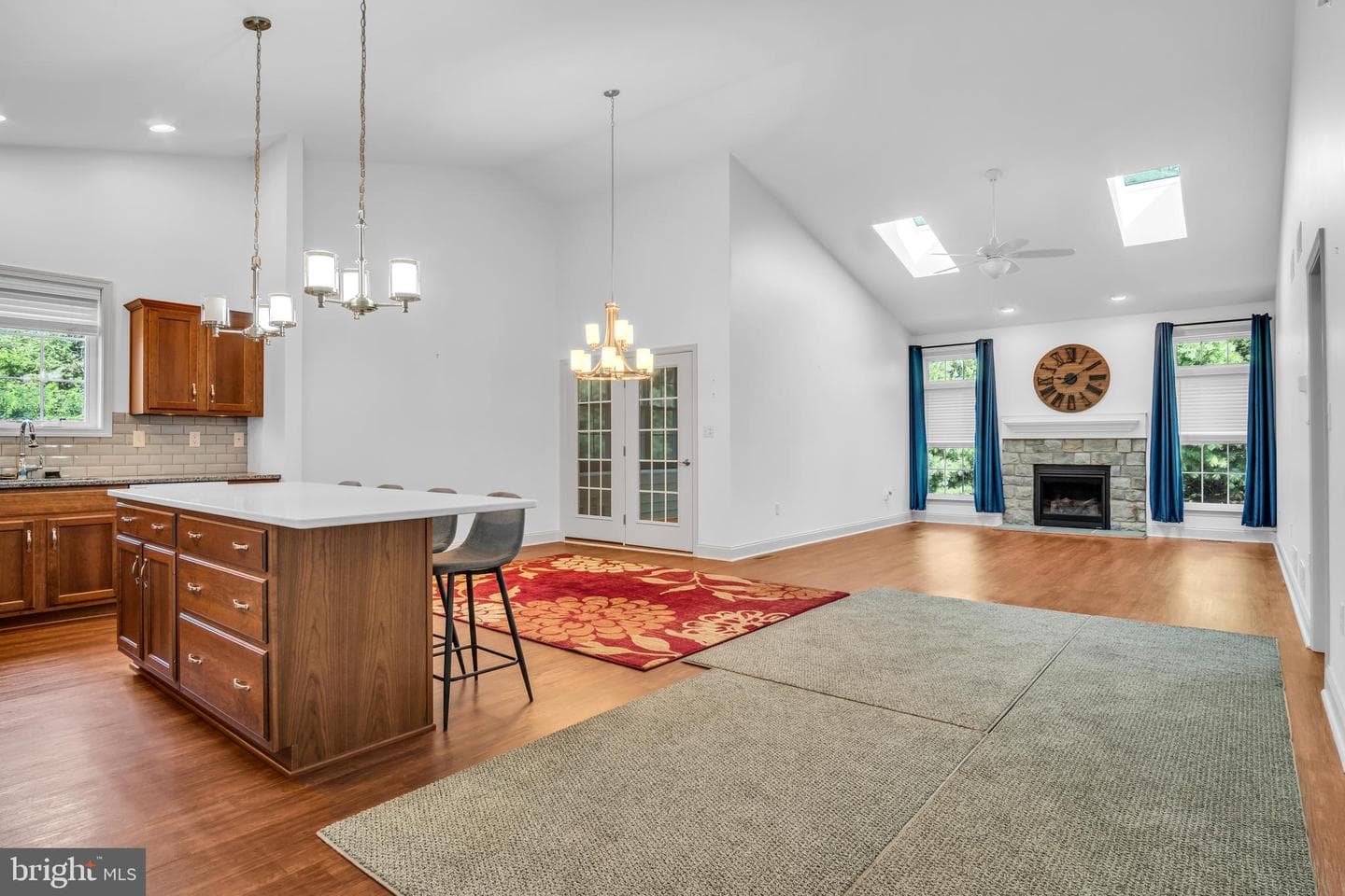 6235 Thornhill Lane photo 4