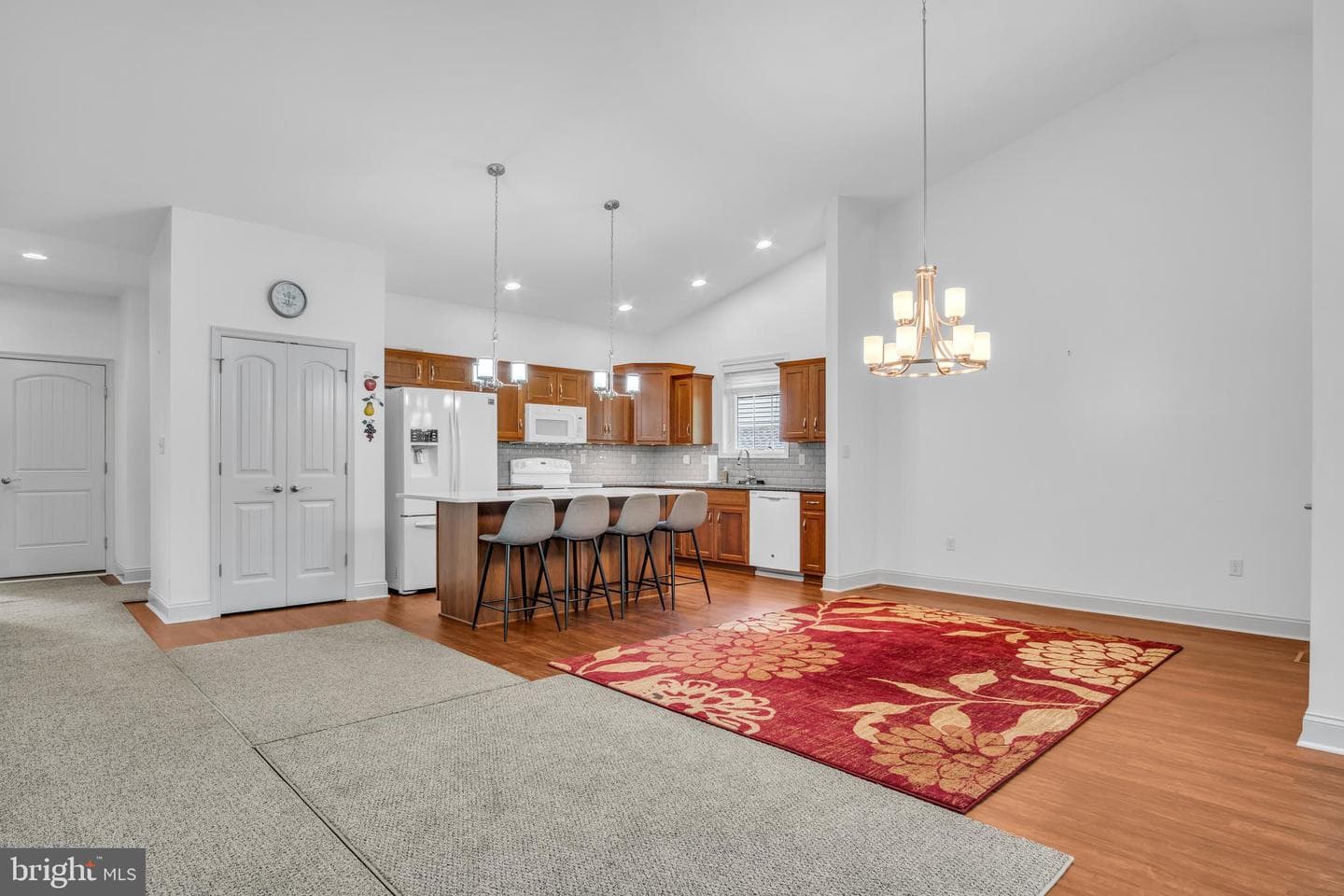6235 Thornhill Lane photo 9