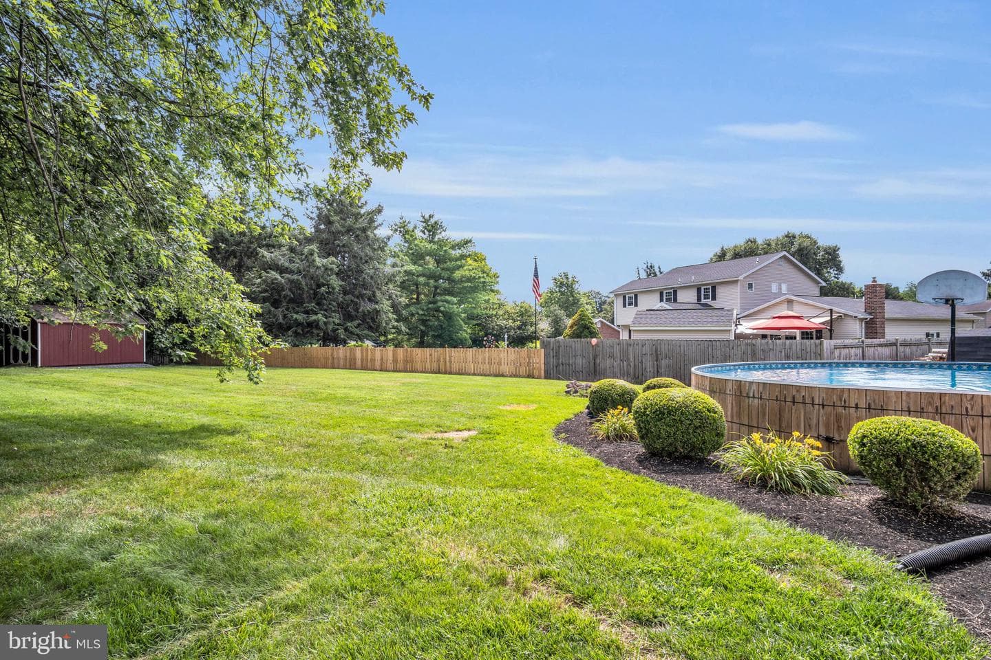 18 Douglas Court photo 38