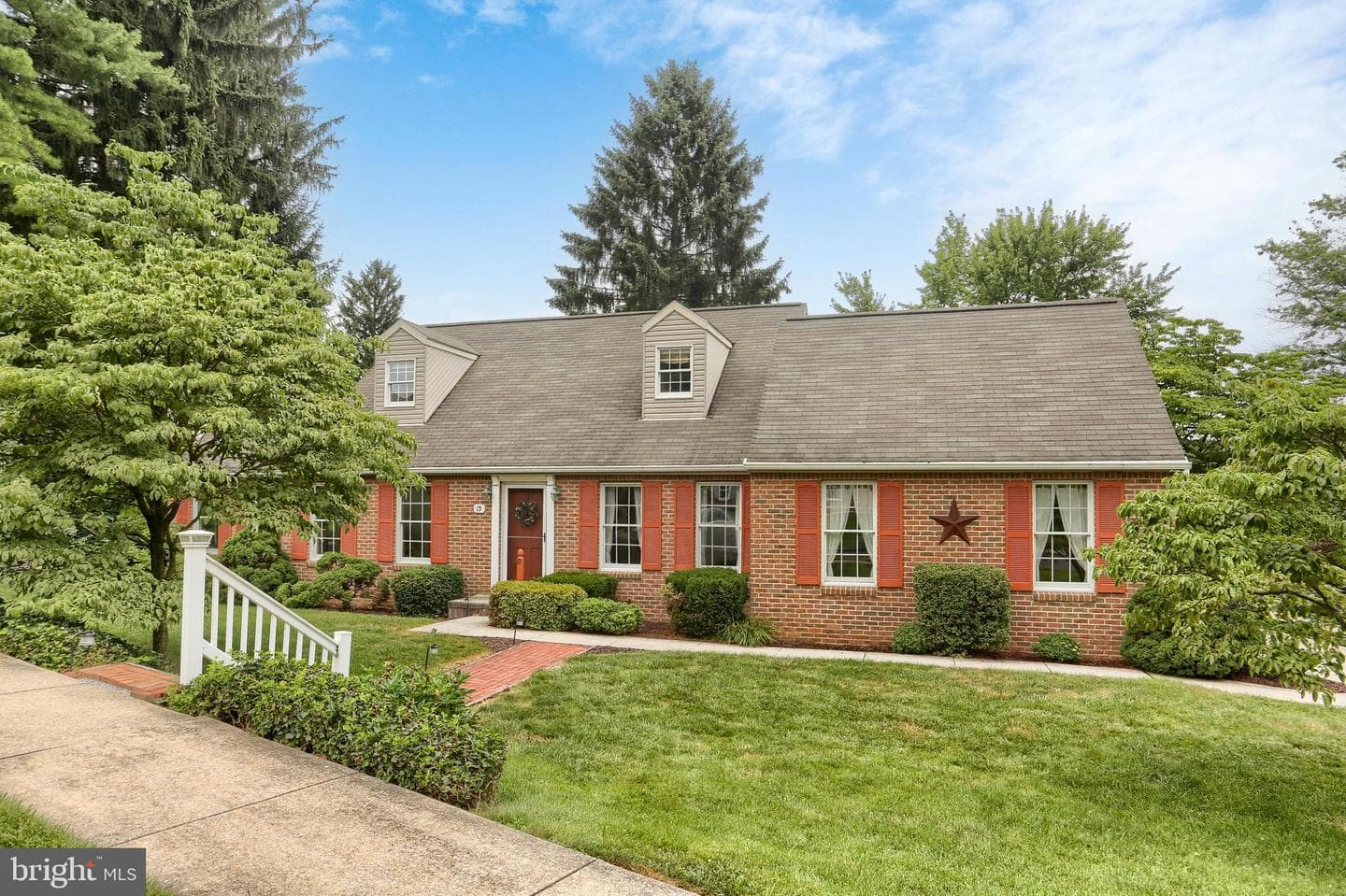 19 Paddock Lane photo 2