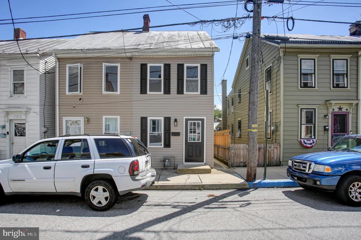 164 E Penn Street photo 1