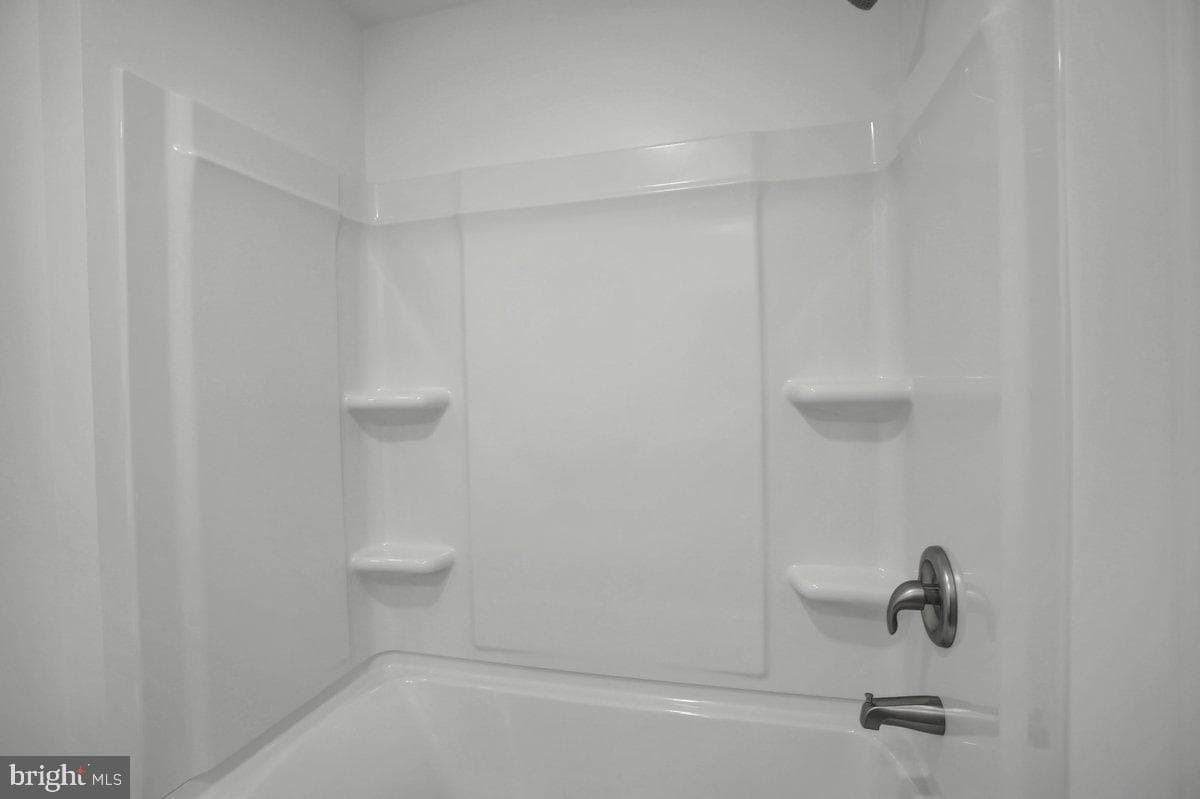 164 E Penn Street photo 13