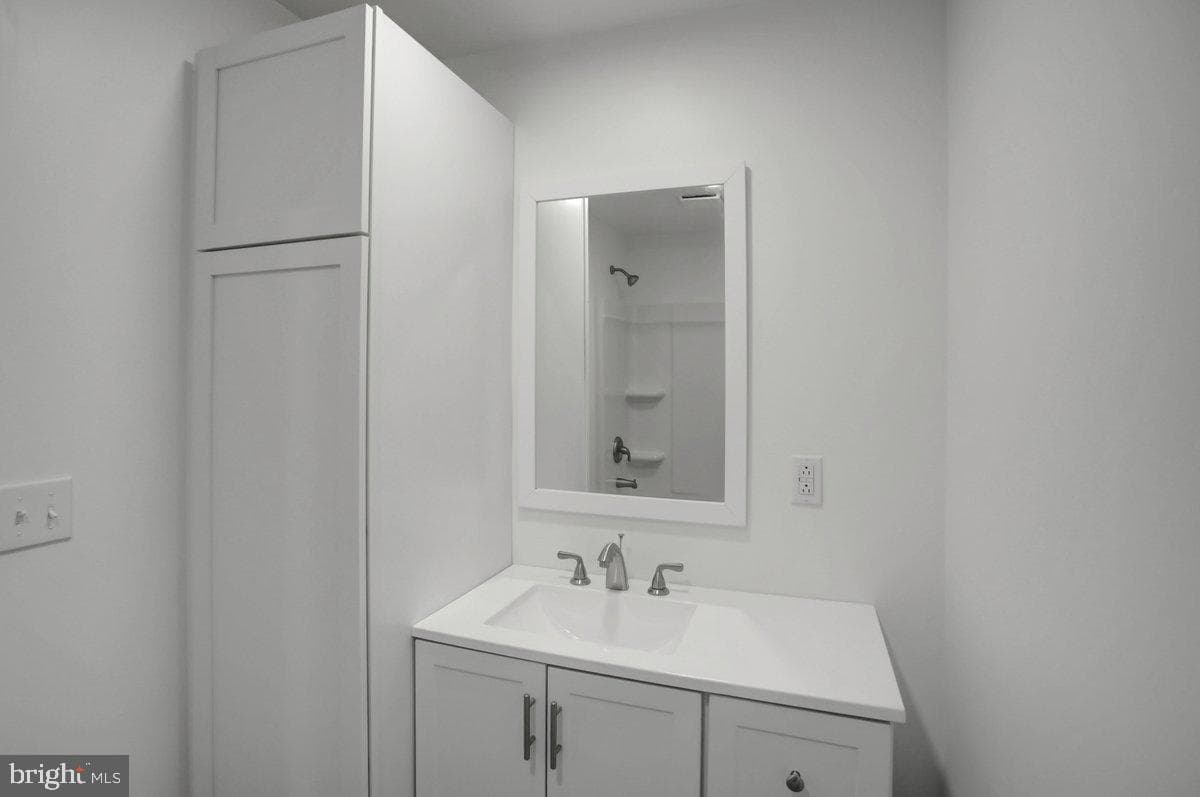 164 E Penn Street photo 14
