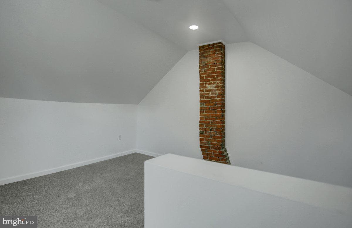164 E Penn Street photo 18