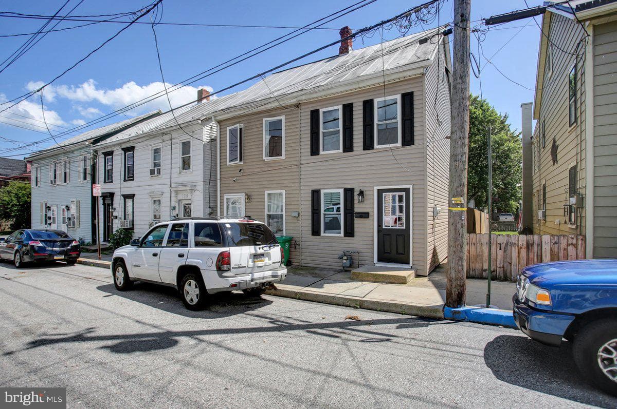 164 E Penn Street photo 2