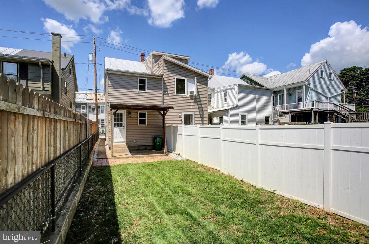 164 E Penn Street photo 22