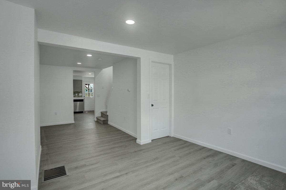 164 E Penn Street photo 3
