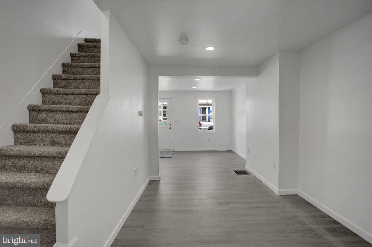 164 E Penn Street photo 5