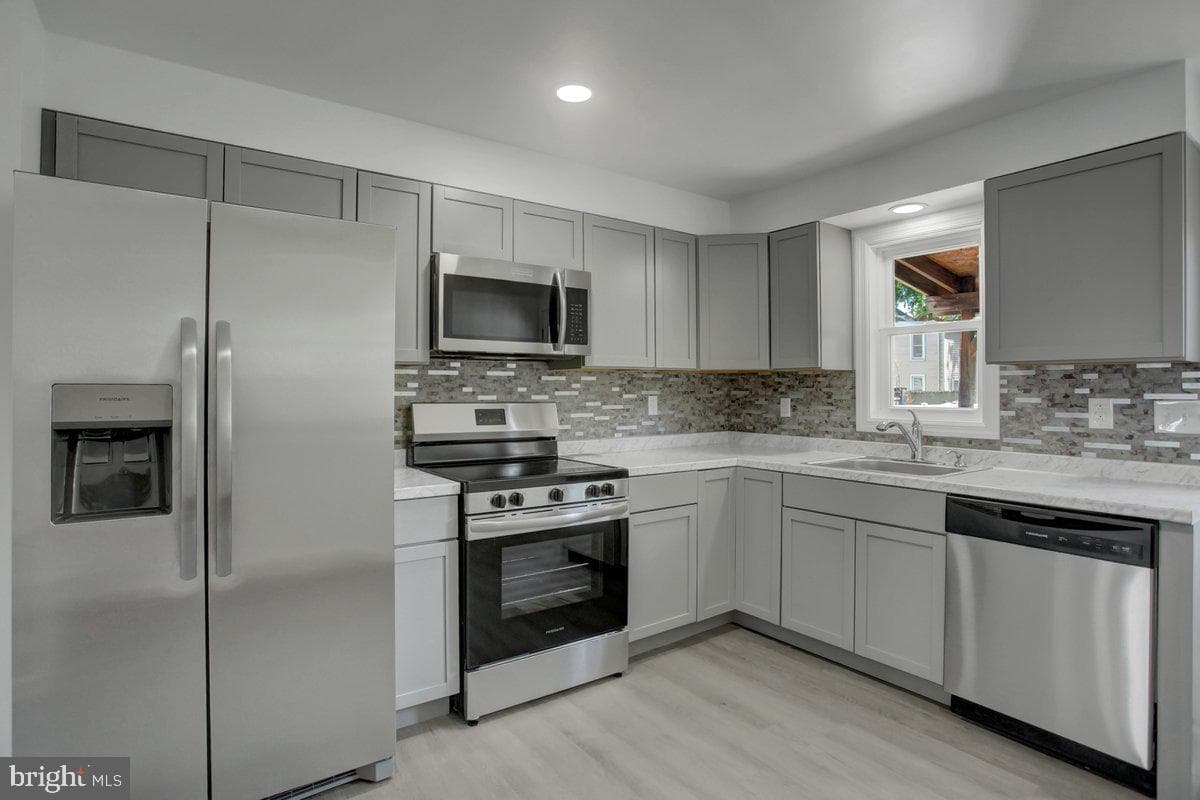 164 E Penn Street photo 8