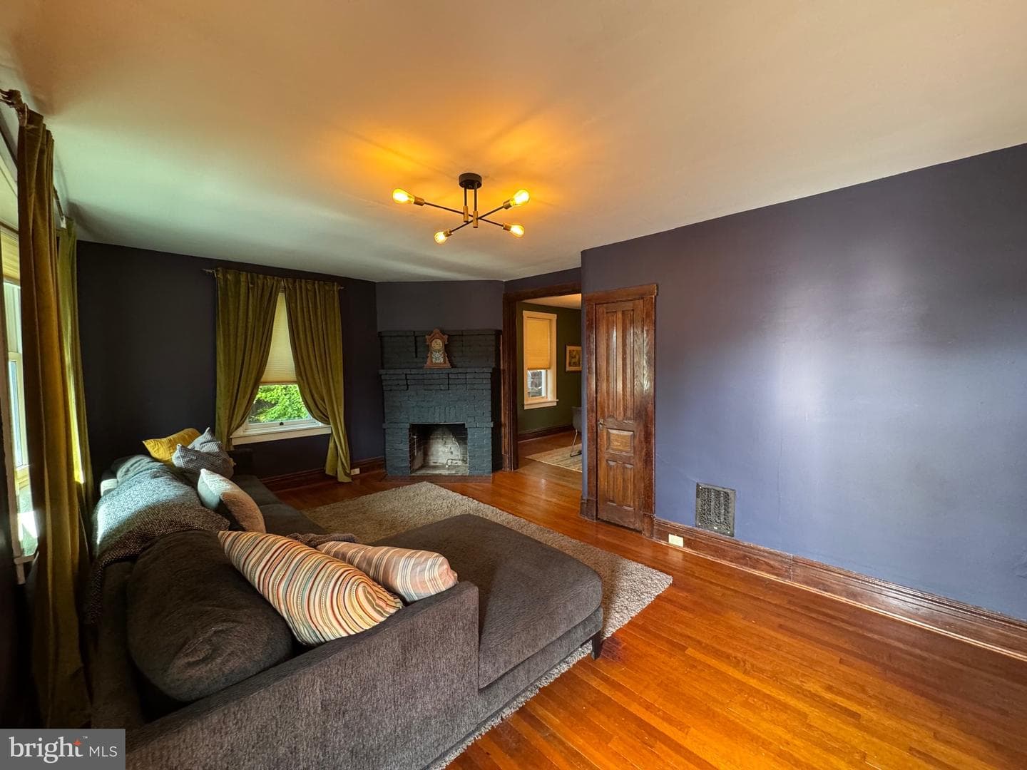 525 S Bedford Street photo 3