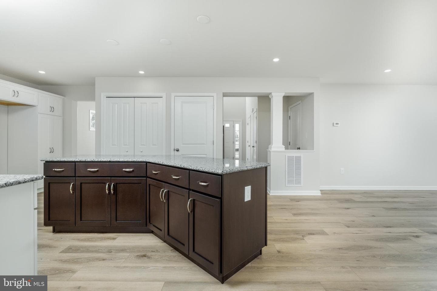 803 Greenwich Lane photo 9
