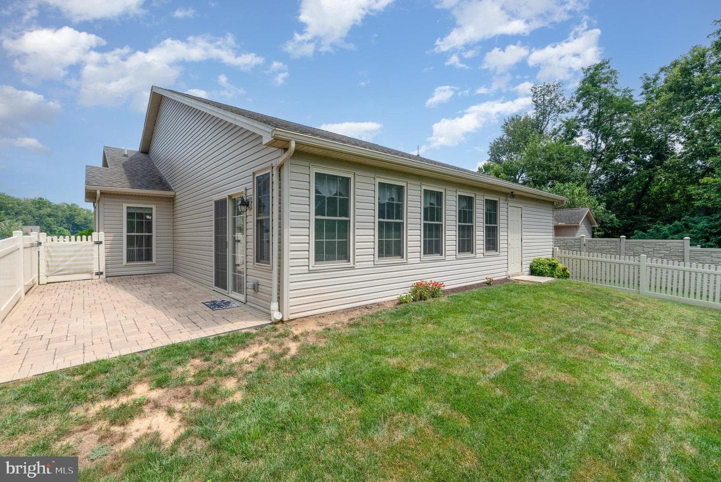 103 Thorncroft Drive photo 26