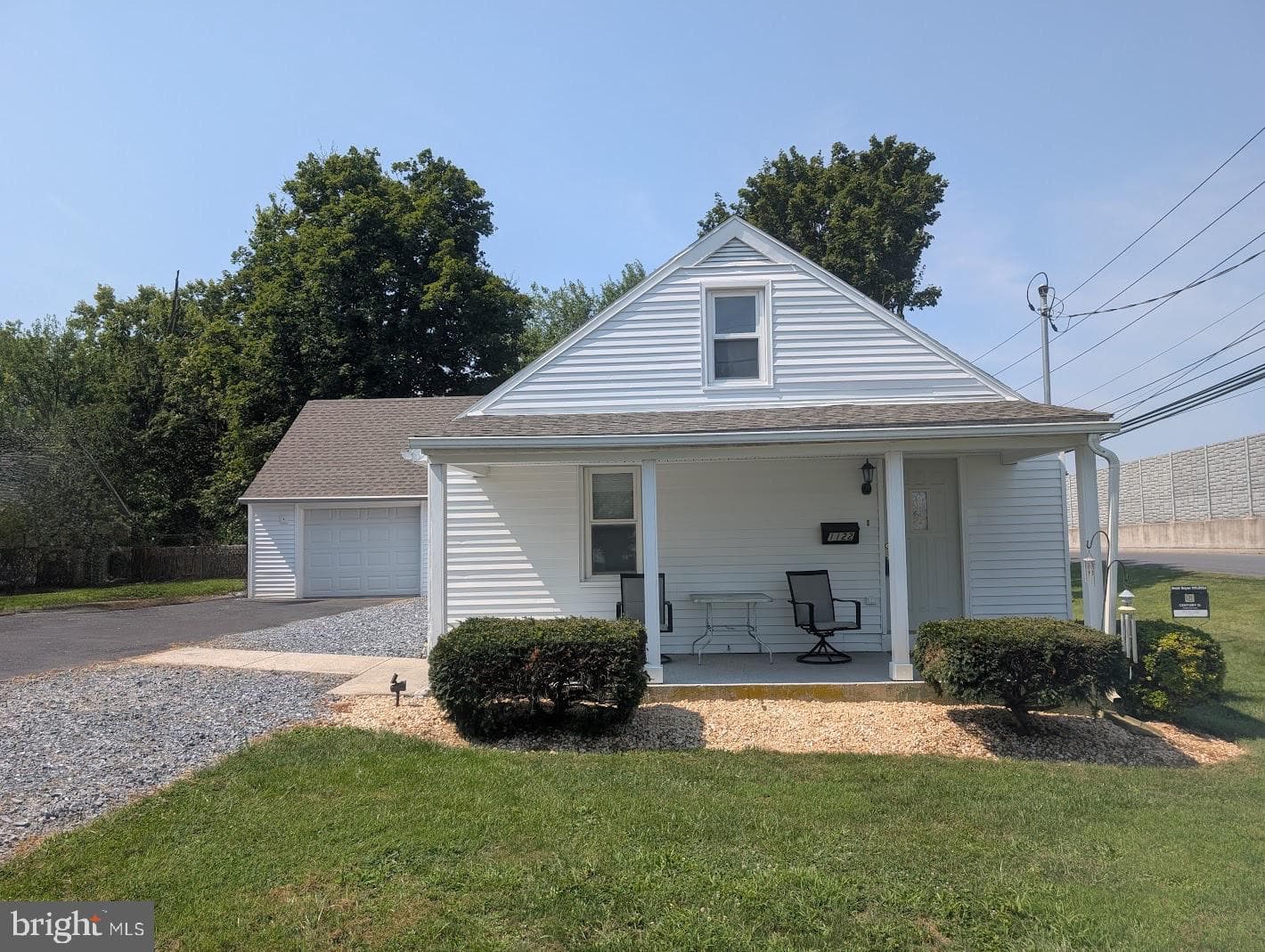 1122 Laurel Avenue photo 1