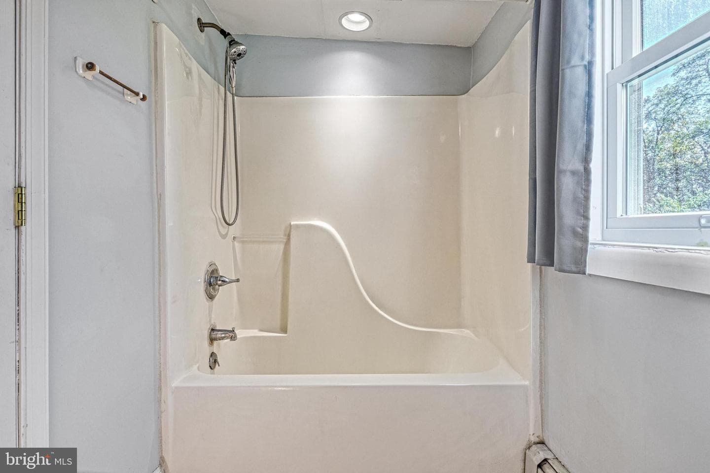 4 E Lisburn Road photo 24