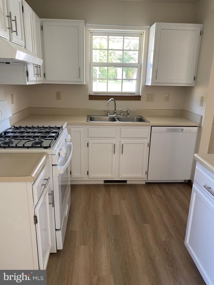 1002 Rebecca Street photo 3