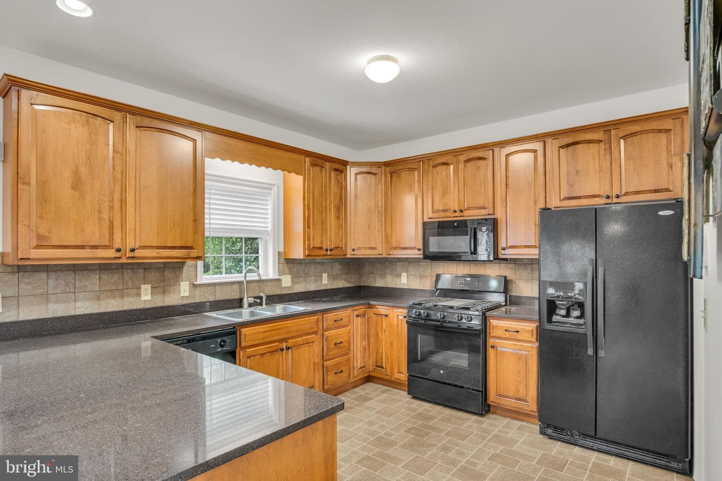 215 West View photo 13