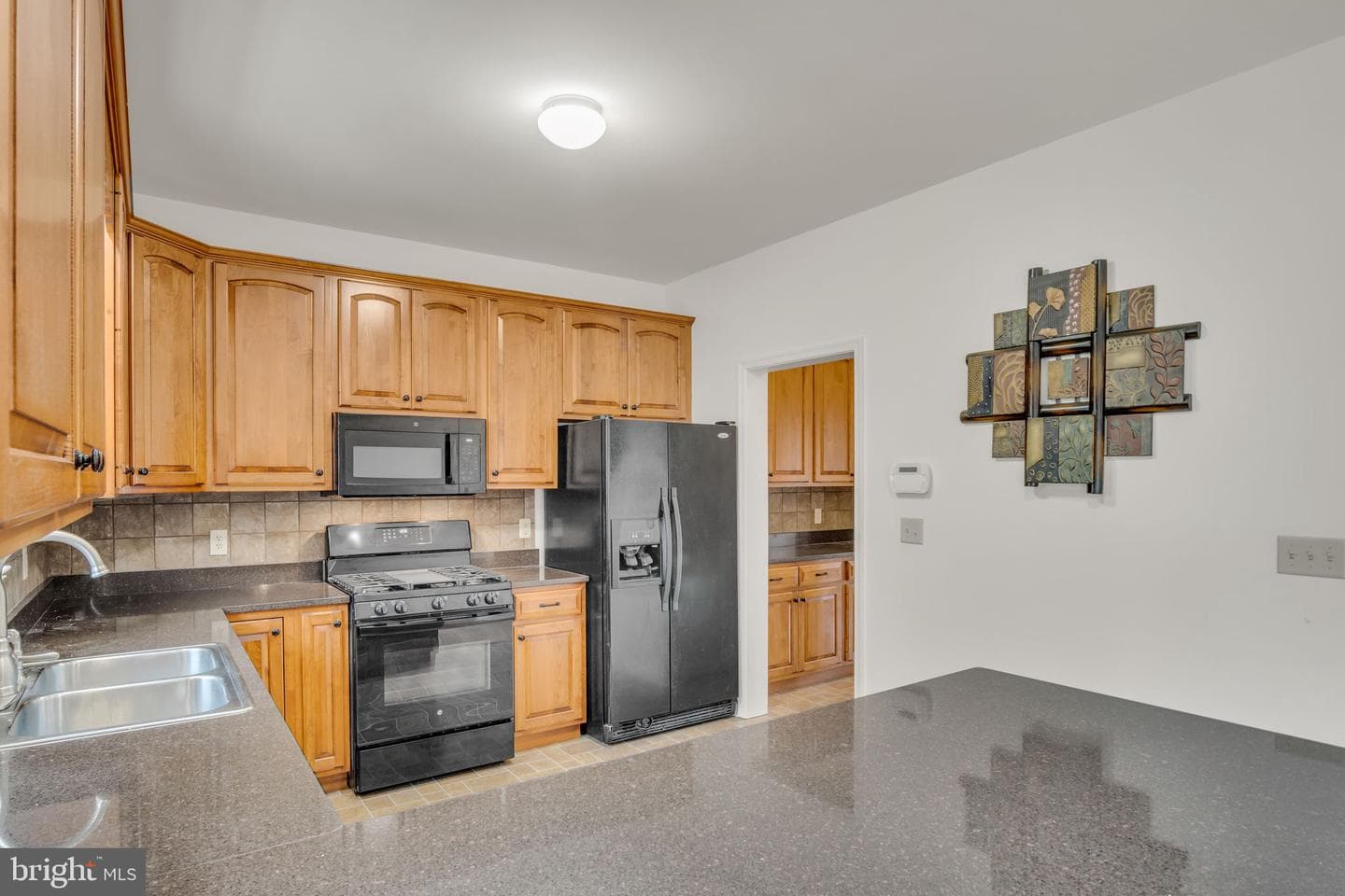 215 West View photo 14