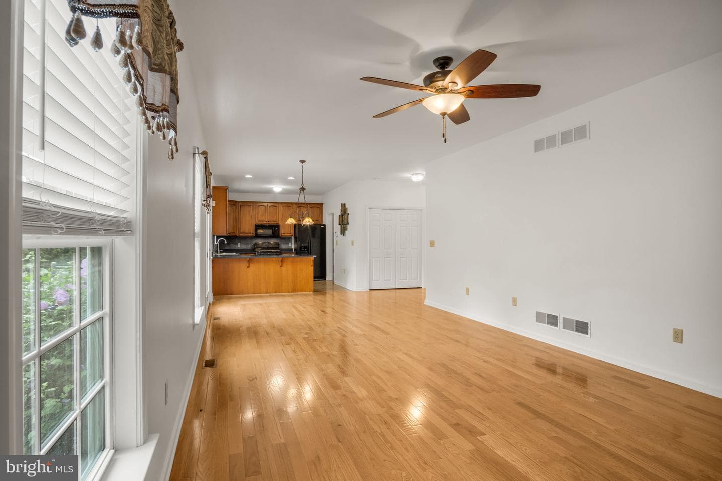 215 West View photo 19