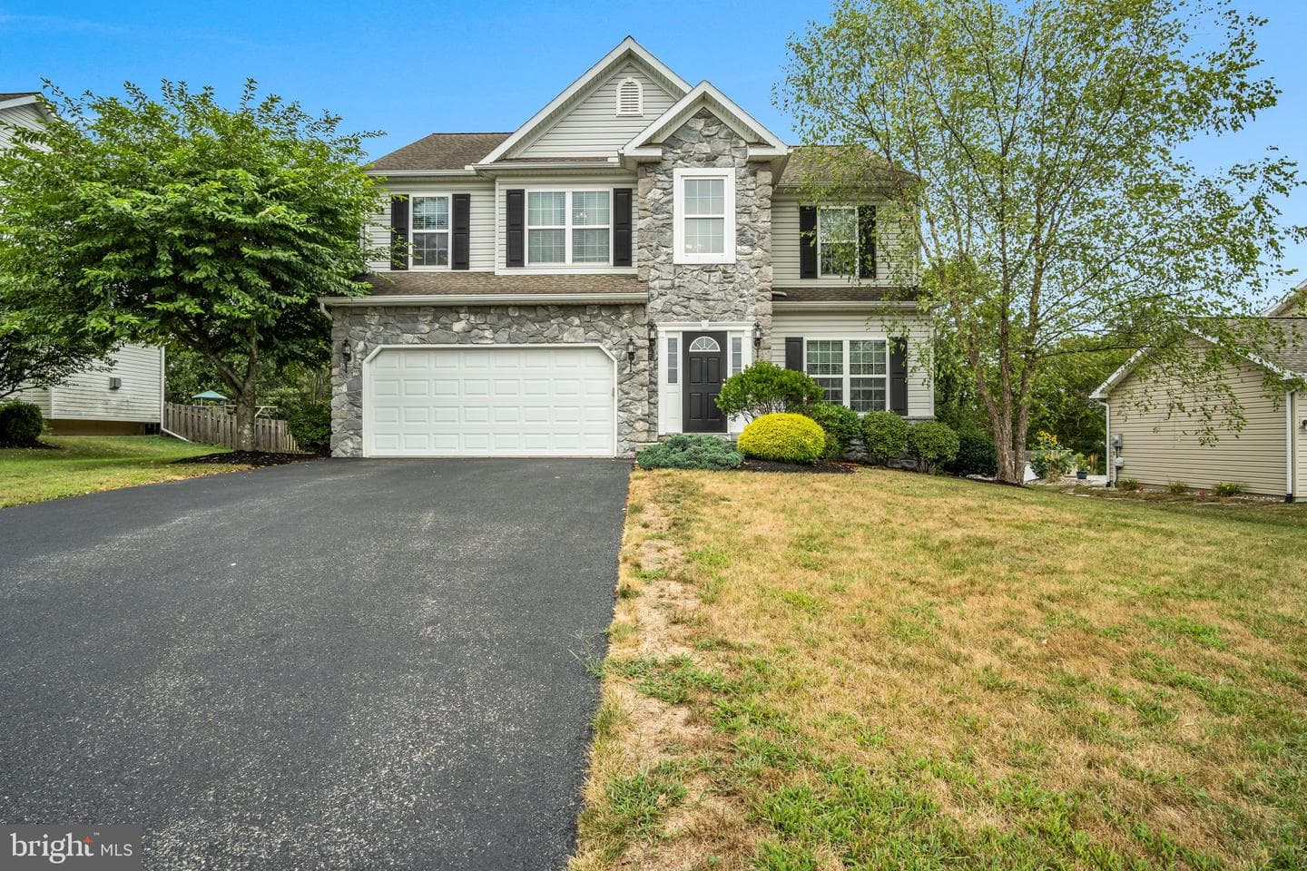 215 West View photo 2