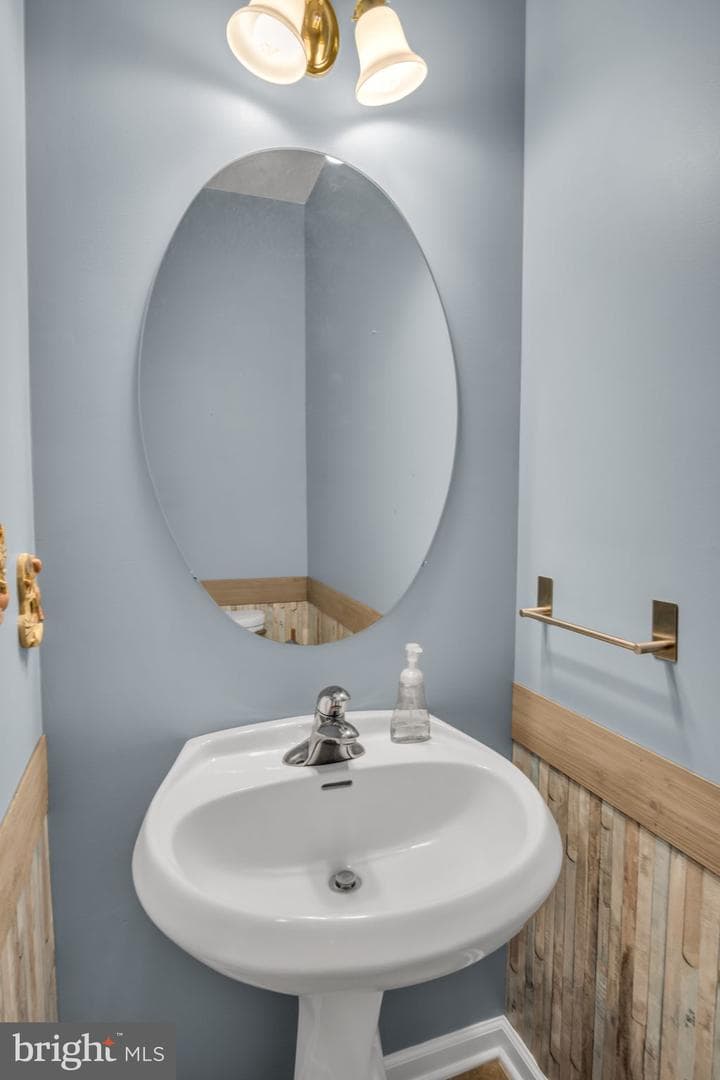 215 West View photo 24