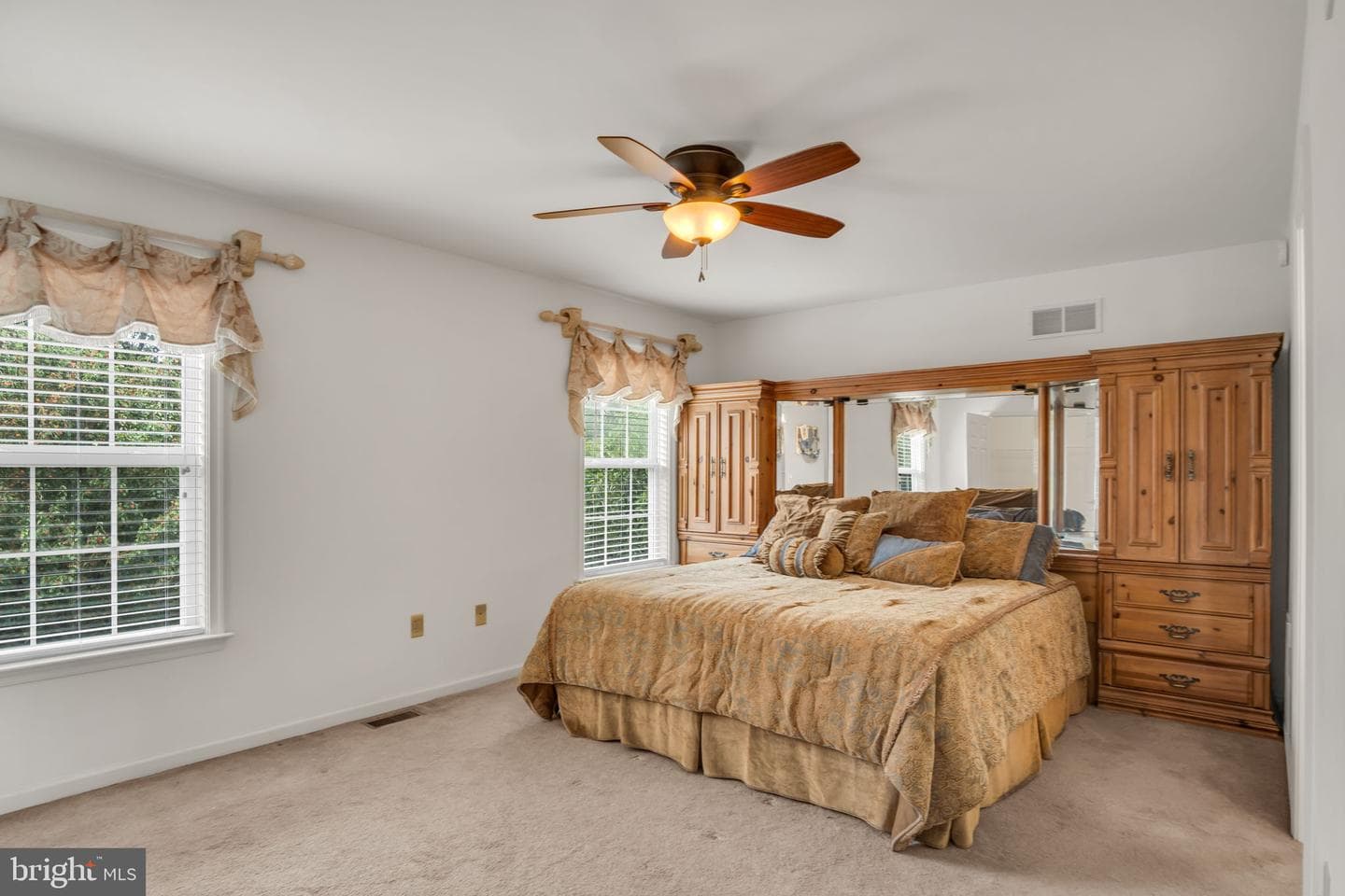 215 West View photo 31