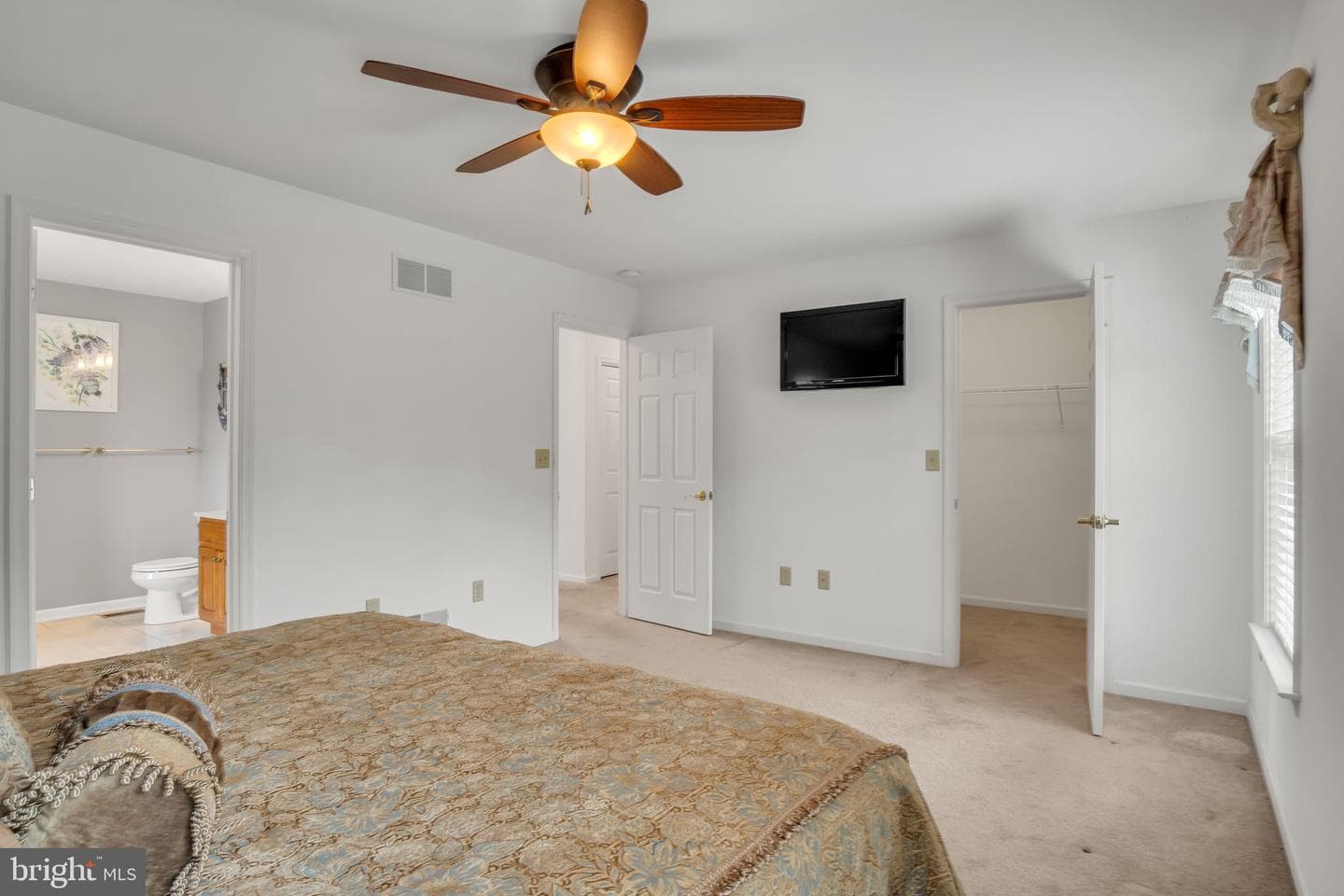 215 West View photo 32