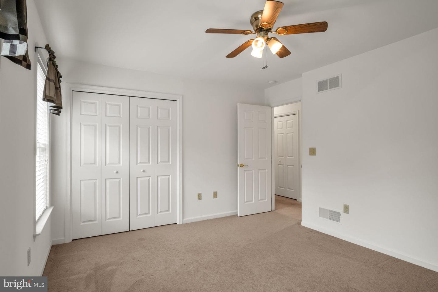 215 West View photo 35