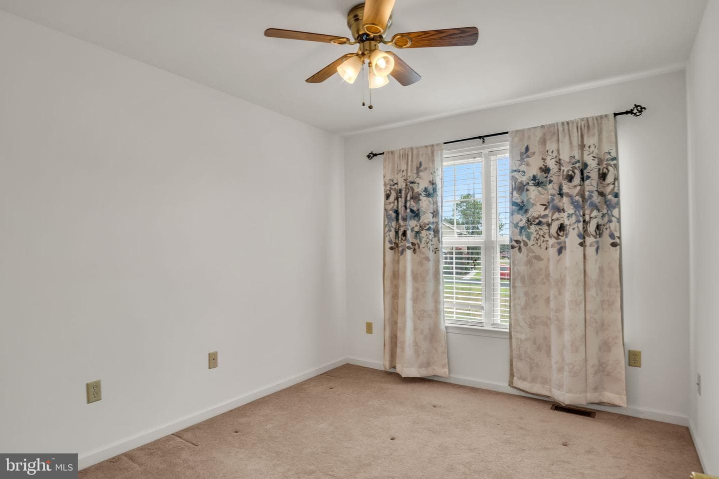 215 West View photo 38