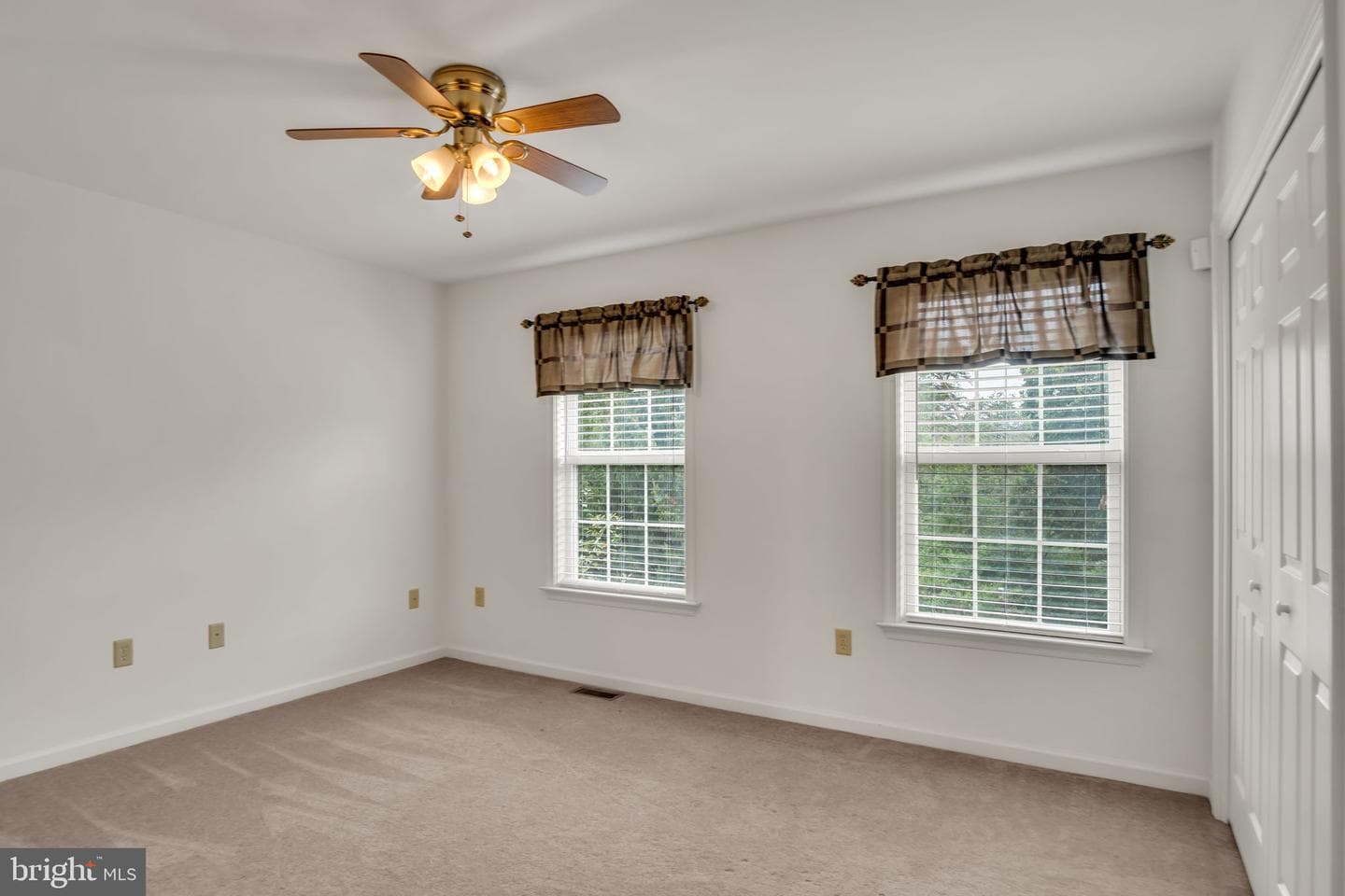 215 West View photo 39