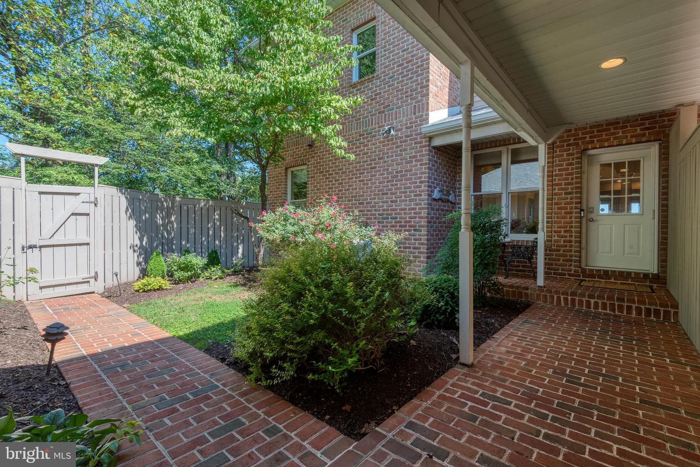 555 Bridgeview Drive photo 13