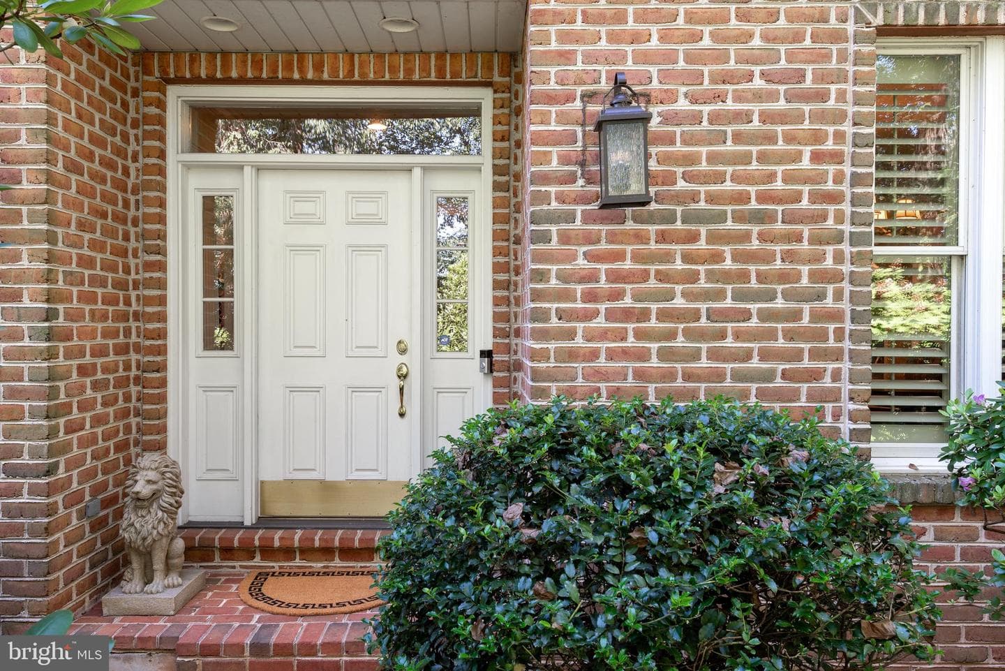 555 Bridgeview Drive photo 4