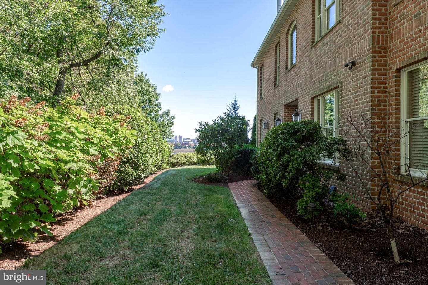 555 Bridgeview Drive photo 49