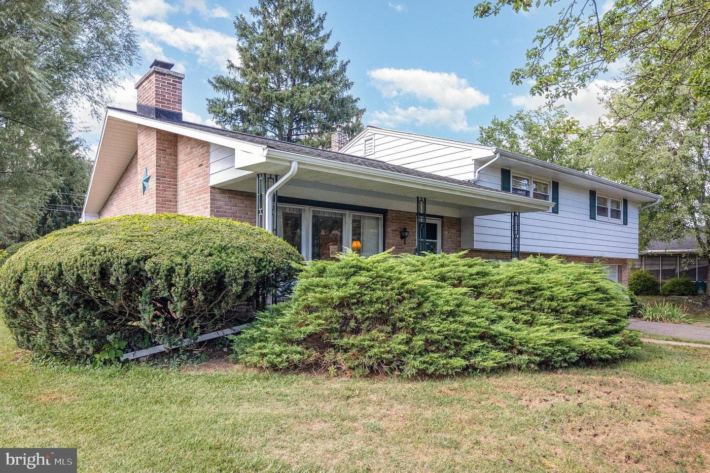 1711 Cedar Cliff Drive photo 2