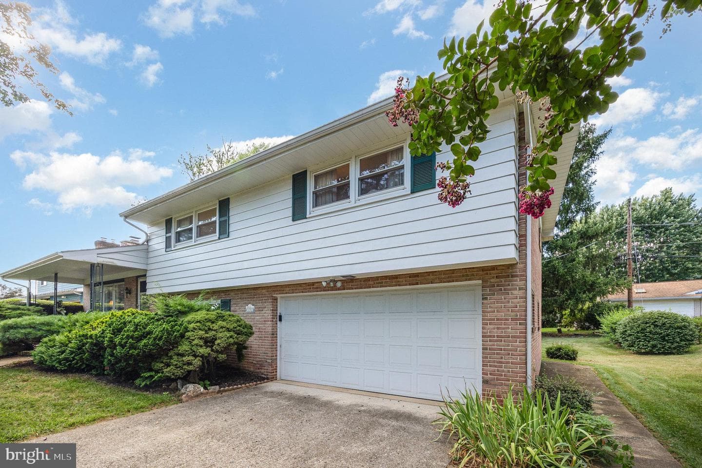 1711 Cedar Cliff Drive photo 3