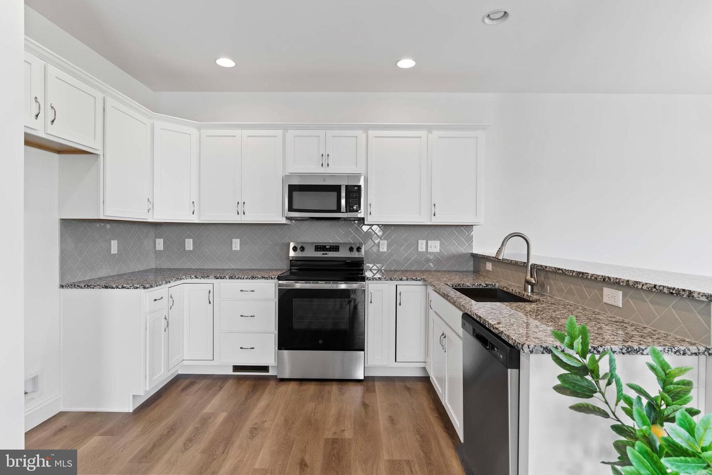 653 Brittany Drive photo 8