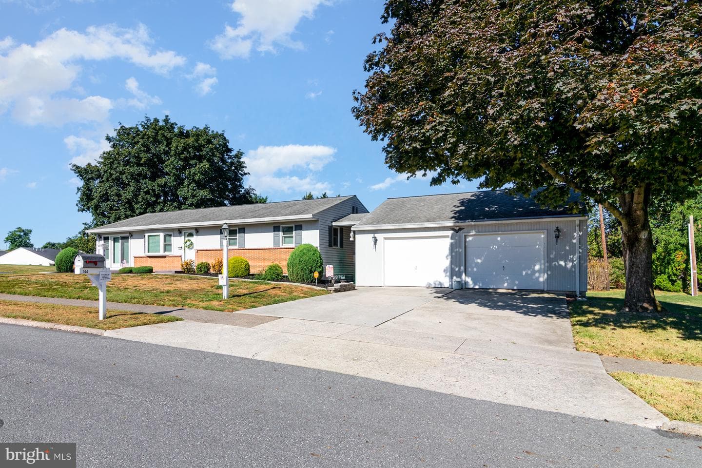 144 Hill Lane photo 2