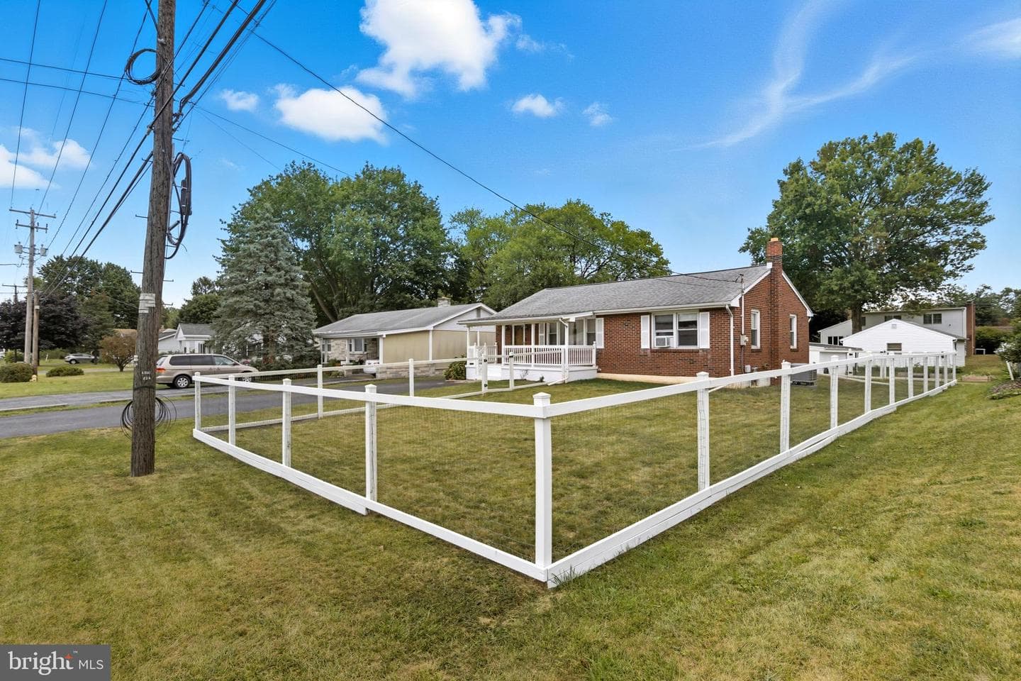 918 E Simpson Street photo 3