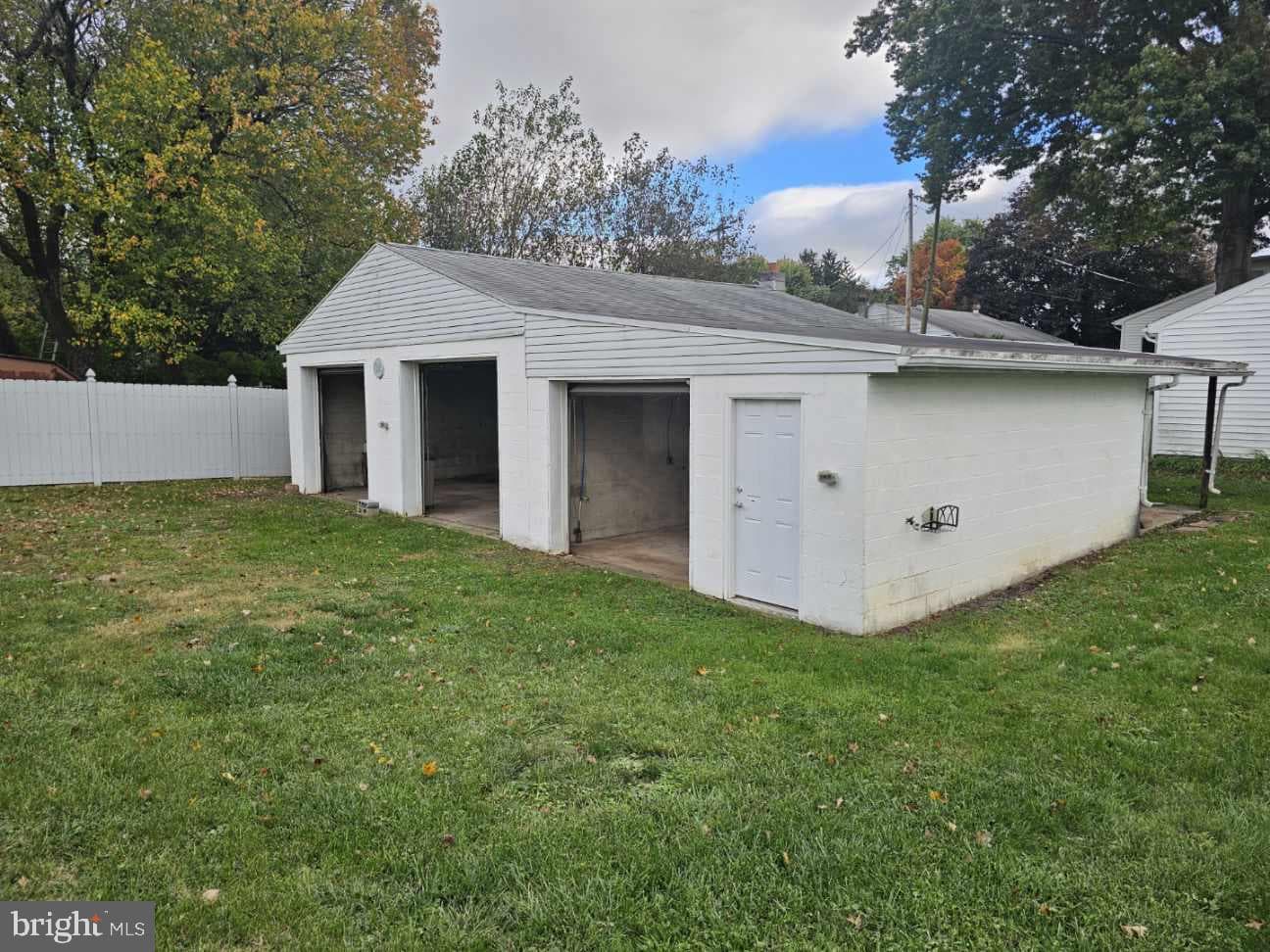918 E Simpson Street photo 32
