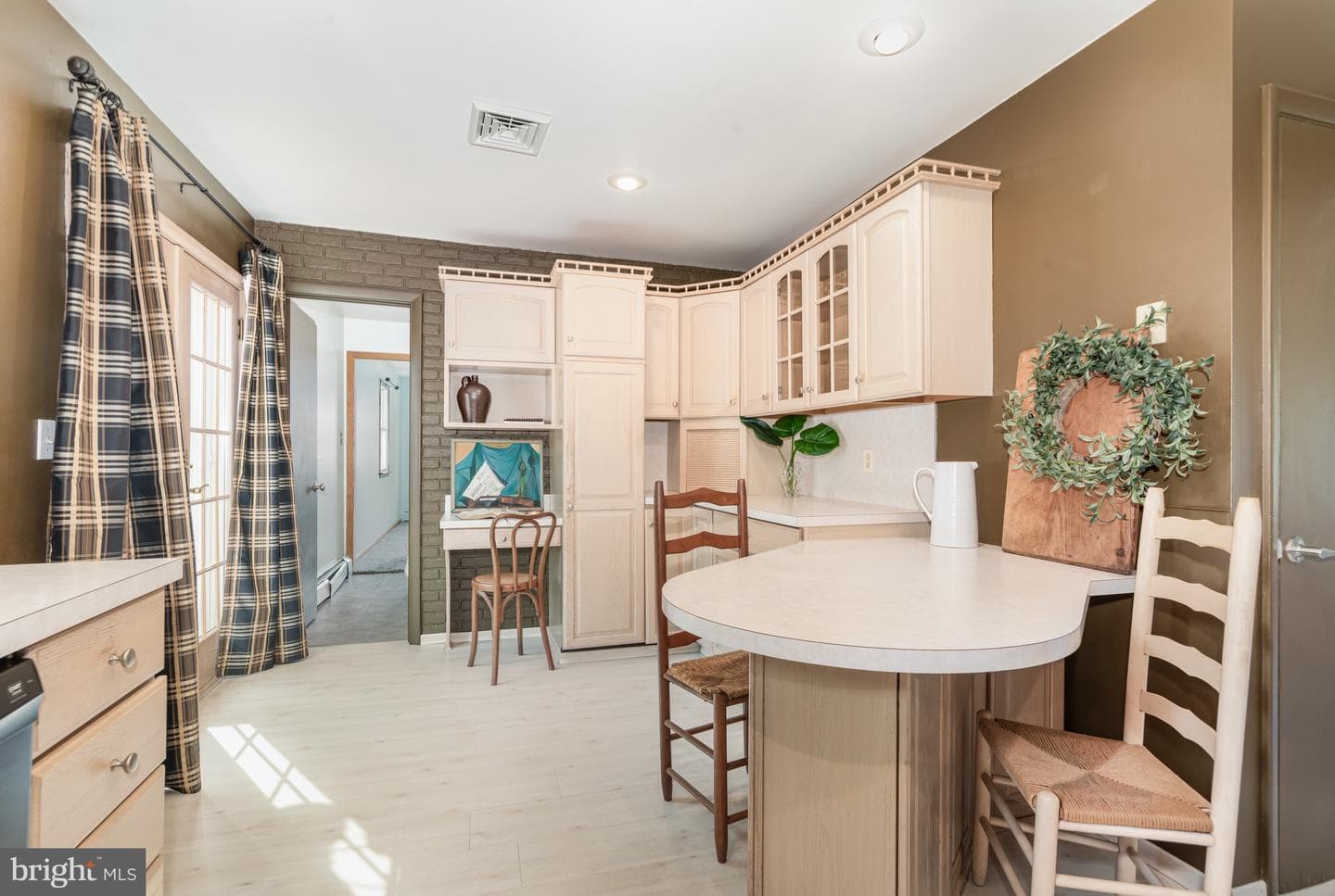 311 Mount Allen photo 9