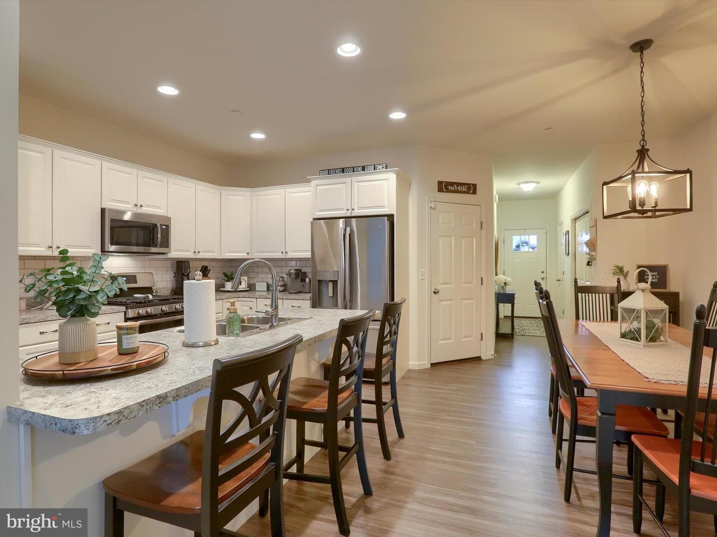 1730 Fairbank Lane photo 3