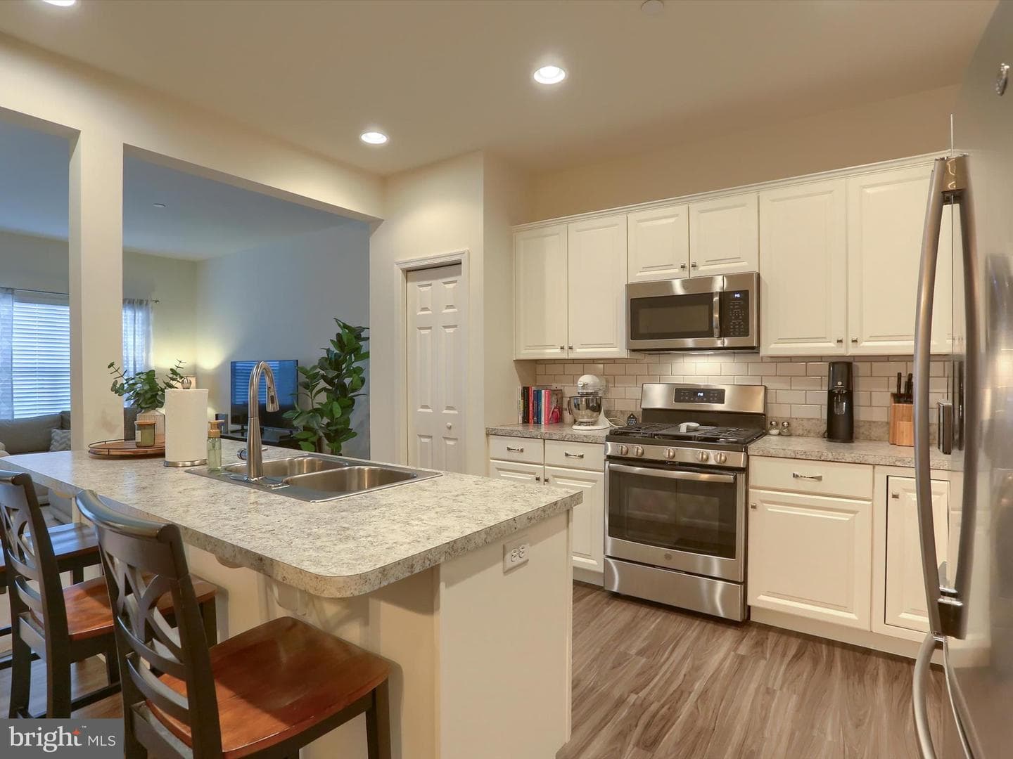 1730 Fairbank Lane photo 30