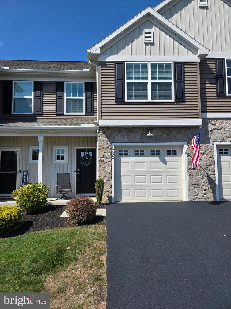 1730 Fairbank Lane photo 32