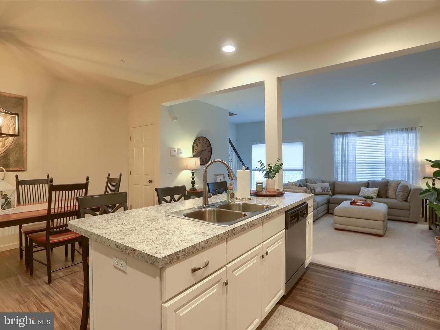 1730 Fairbank Lane photo 5