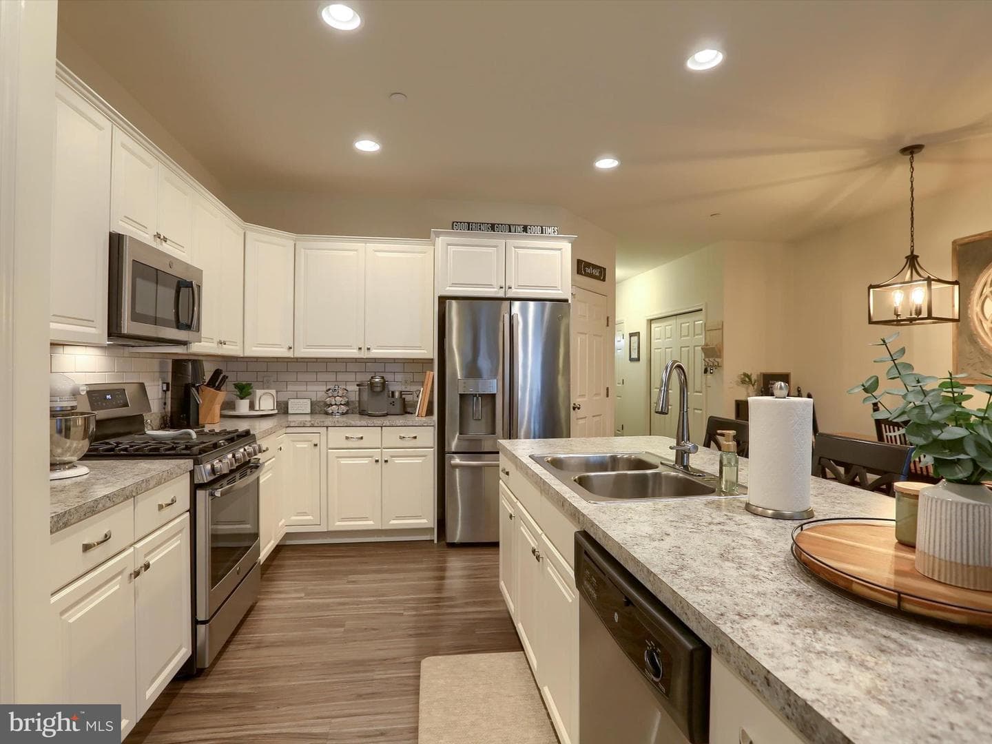 1730 Fairbank Lane photo 6