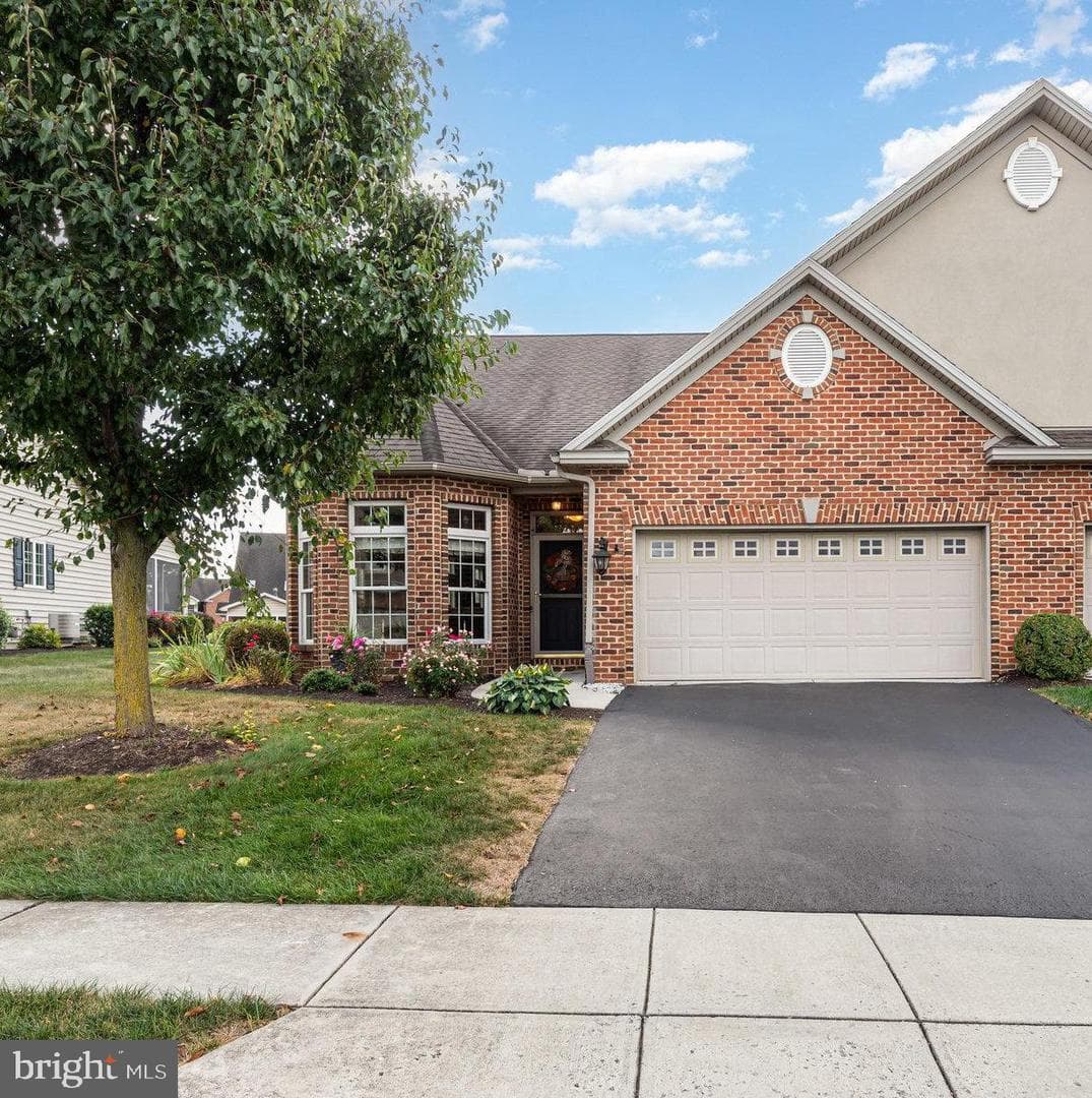 1670 Williamsburg Way photo 1