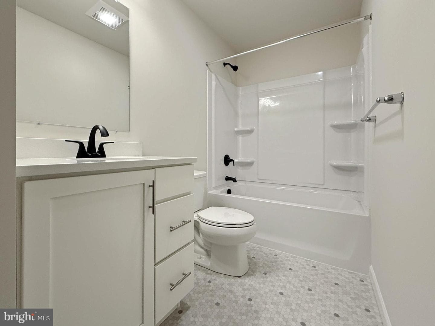 10 Cheltenham Lane photo 32