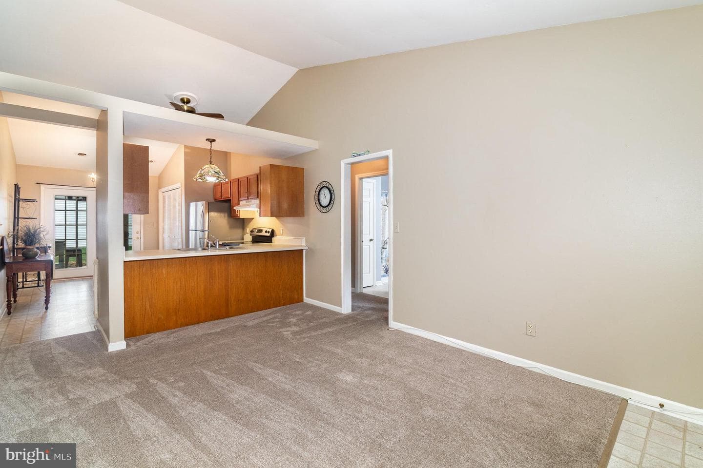 24 Southpoint Drive photo 3