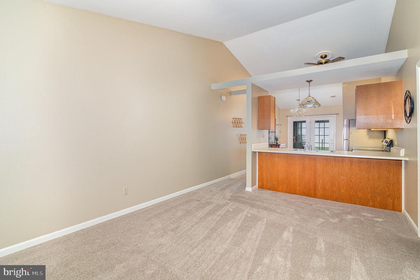 24 Southpoint Drive photo 4